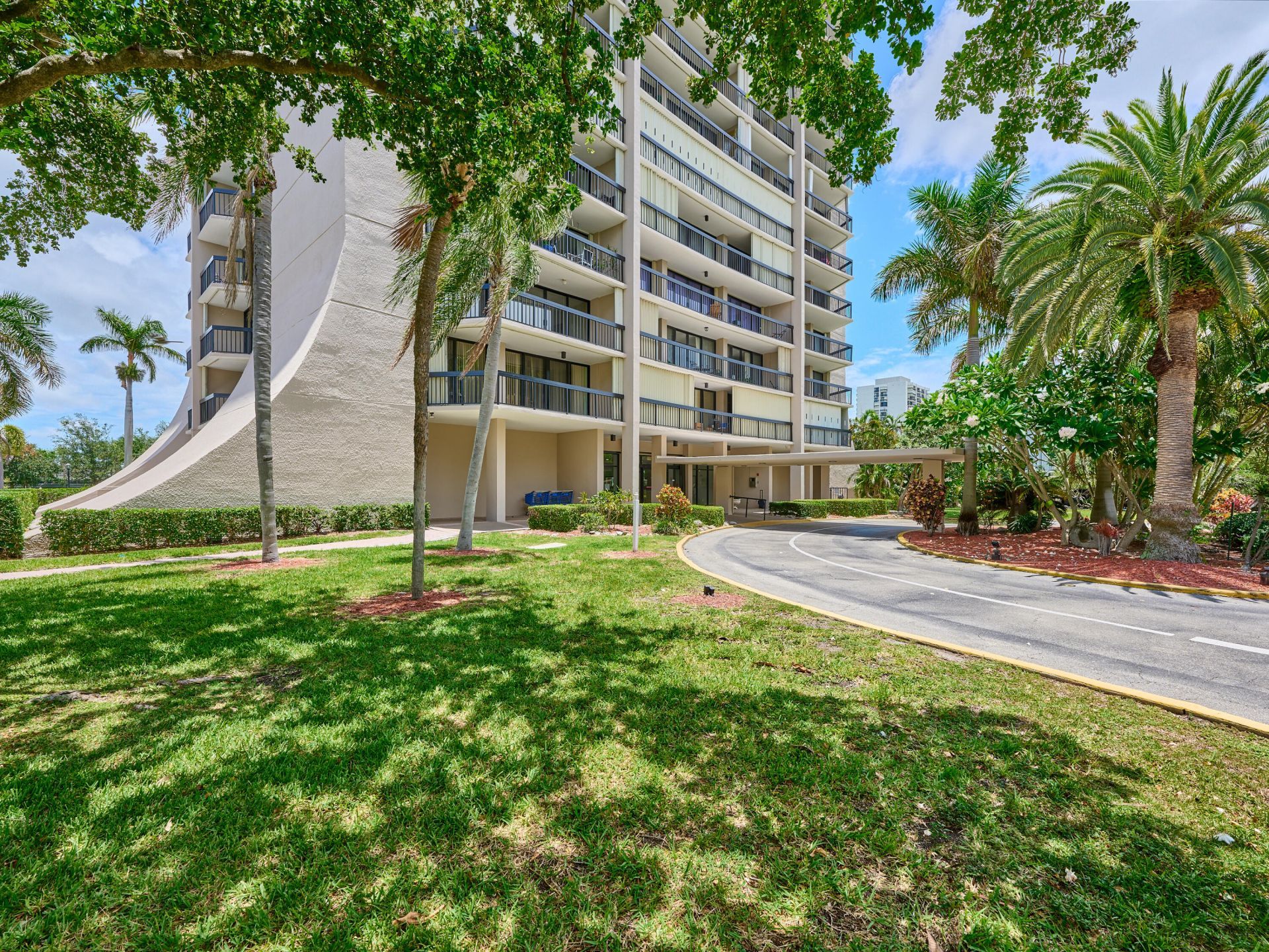 2425 Presidential Way, Unit 1405, West Palm Beach, FL 33401 Photo