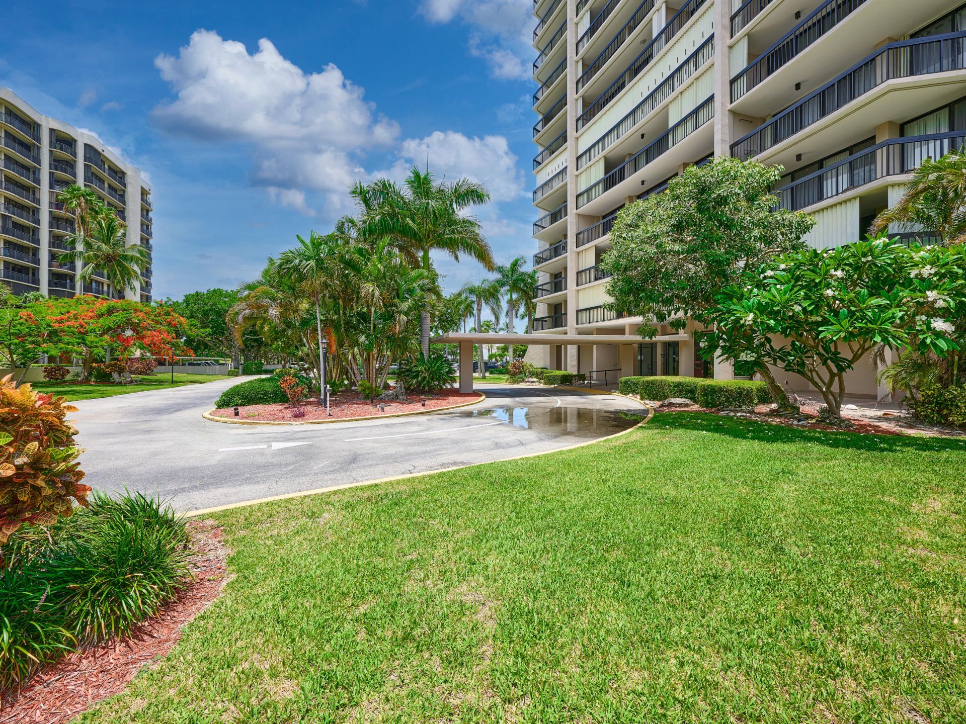 2425 Presidential Way, Unit 1405, West Palm Beach, FL 33401 Photo