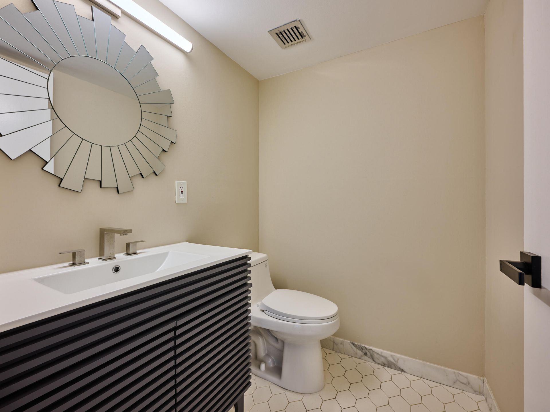 2425 Presidential Way, Unit 1405, West Palm Beach, FL 33401 Photo