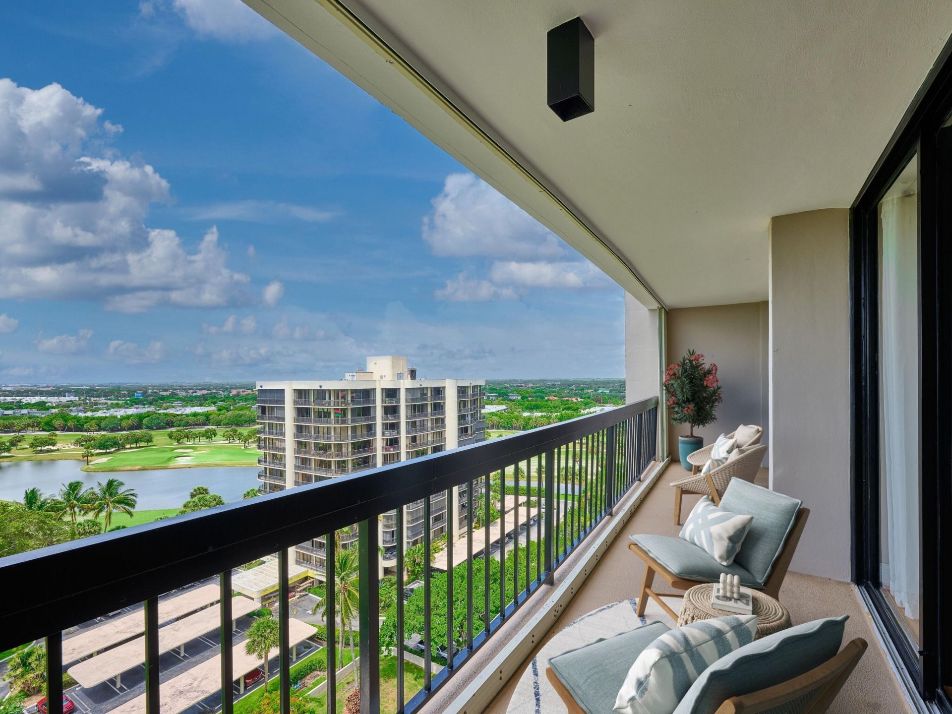 2425 Presidential Way, Unit 1405, West Palm Beach, FL 33401 Photo