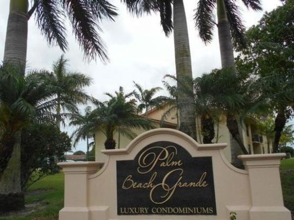 1440 Lake Crystal Drive, Unit B, West Palm Beach, FL 33411