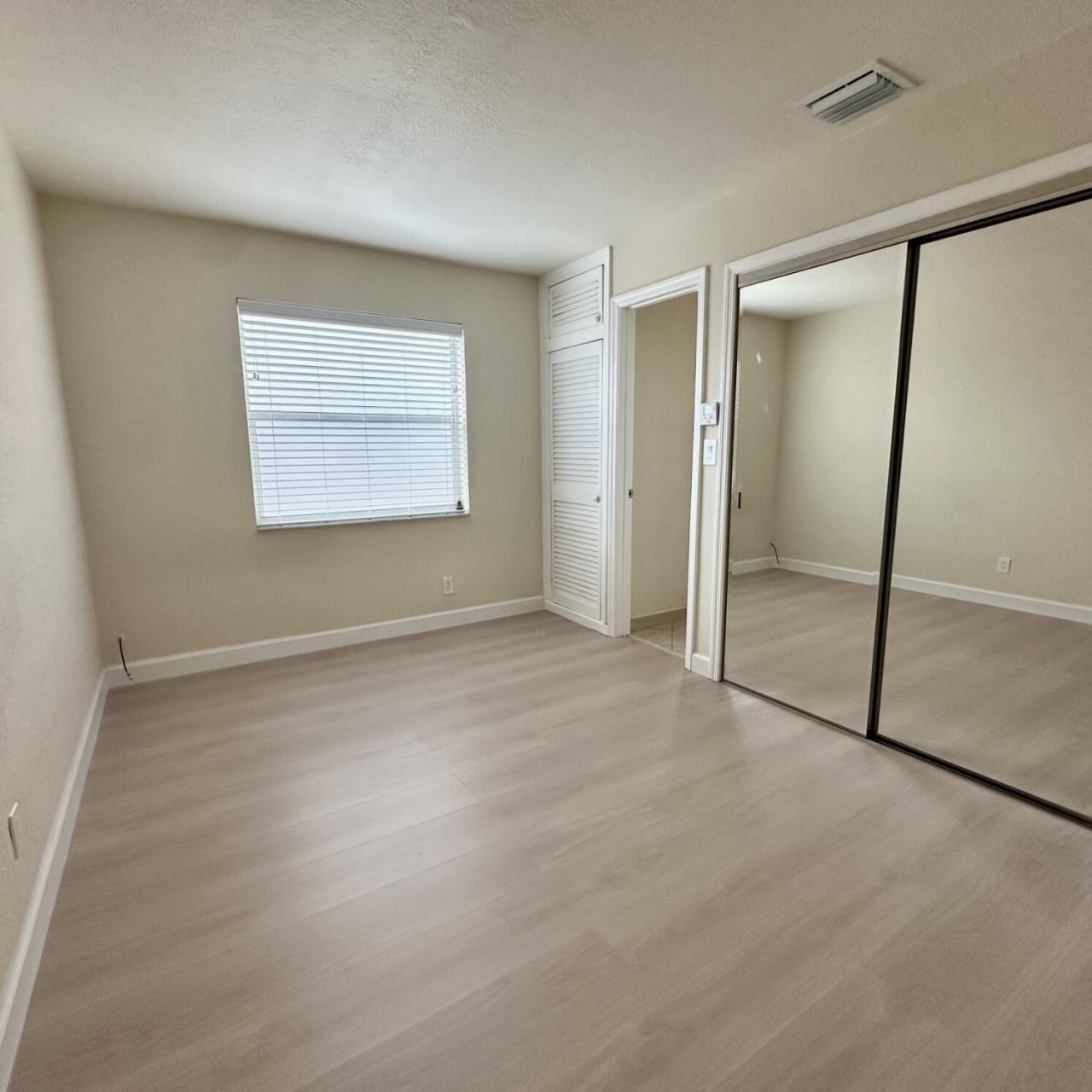 815 Middle River Drive, Unit 110, Fort Lauderdale, FL 33304 Photo