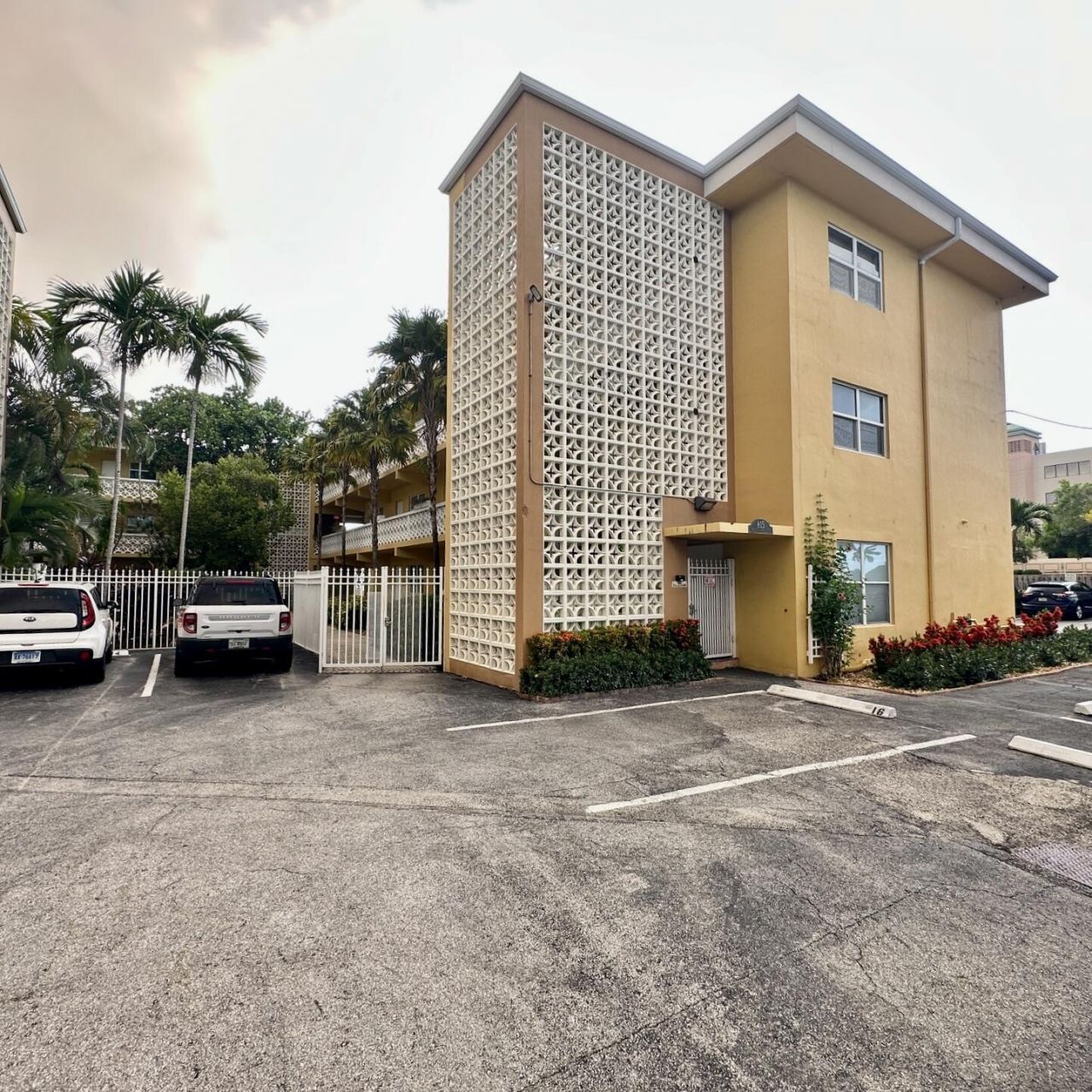 815 Middle River Drive, Unit 110, Fort Lauderdale, FL 33304 Photo