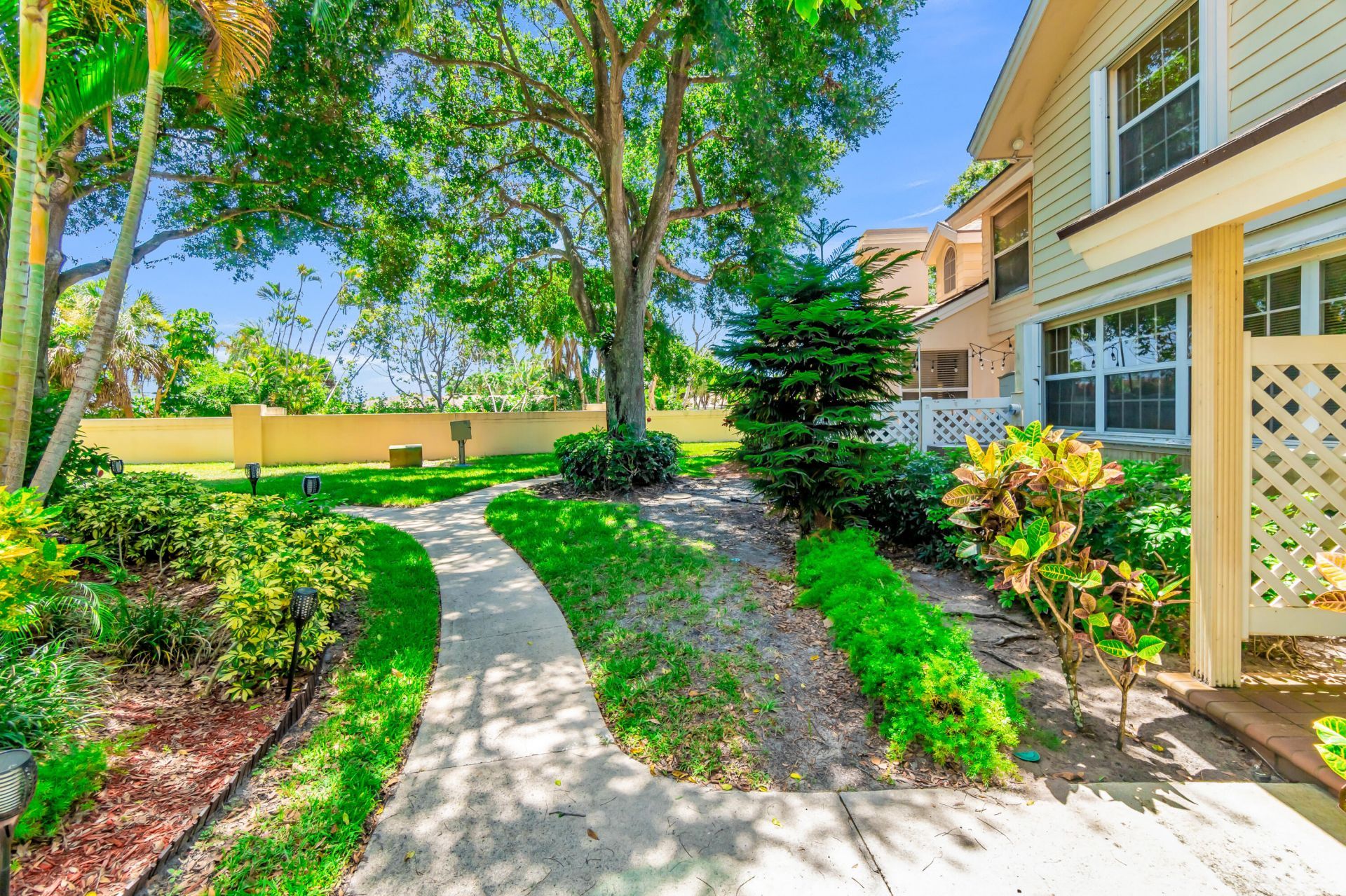 8120 Northboro Court, Unit 20a, Lake Clarke Shores, FL 33406 Photo