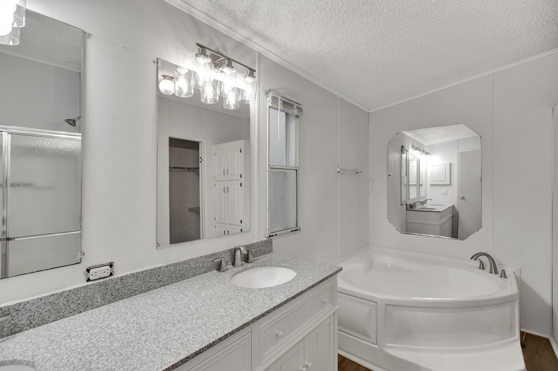 405 Vine Street Photo 13
