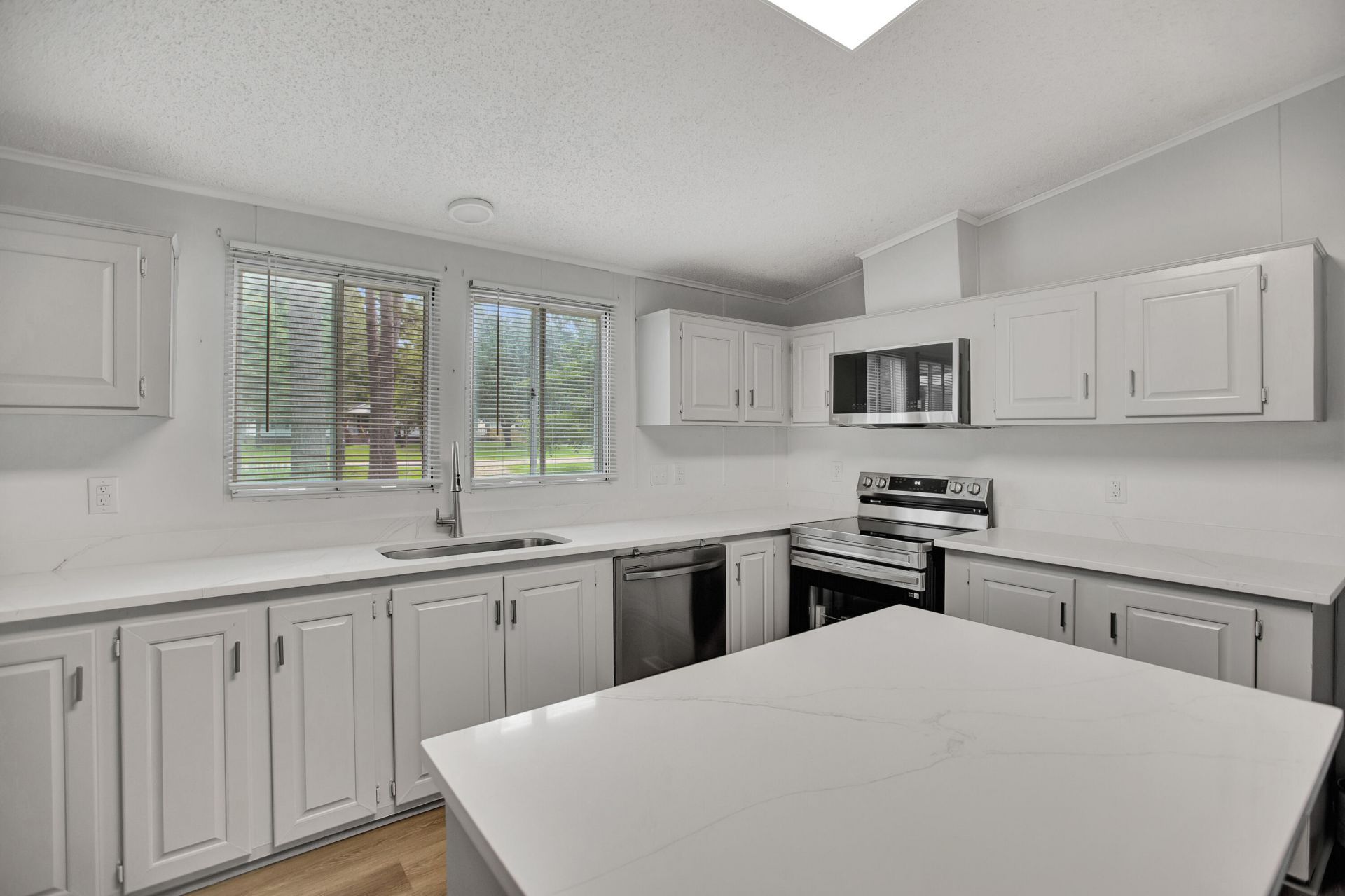 405 Vine Street Photo 4
