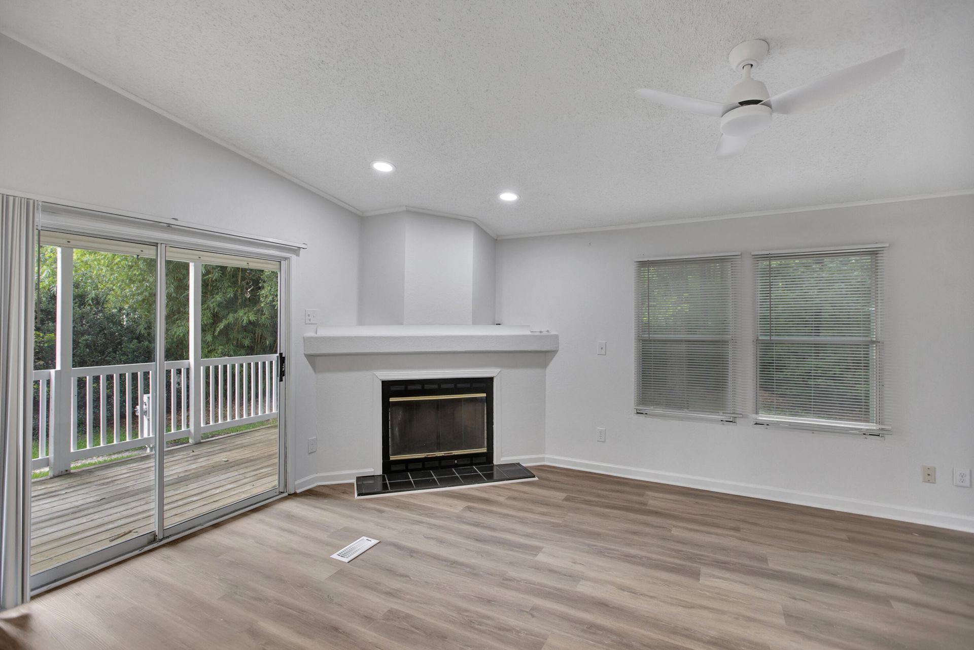 405 Vine Street Photo 9