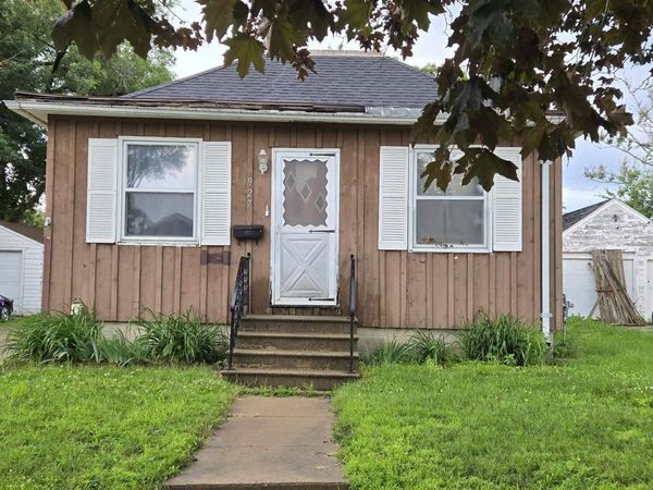 927 Newton Street, Waterloo, IA 50703
