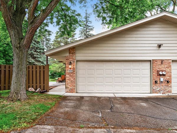 9609 Lonsdale Circle, Minnetonka, MN 55305