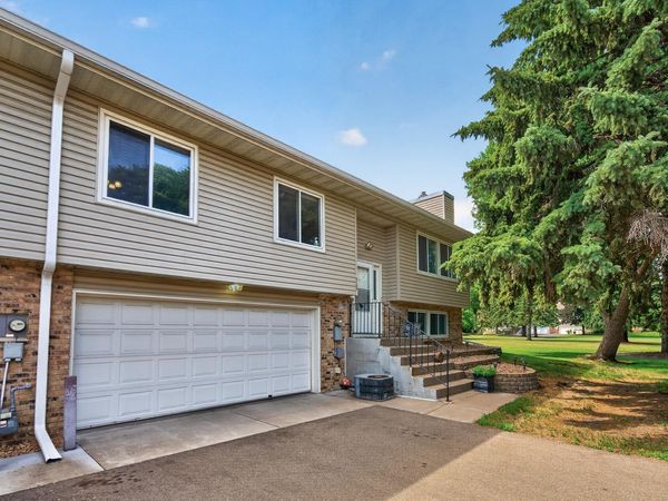 929 94th Avenue NE, Blaine, MN 55434