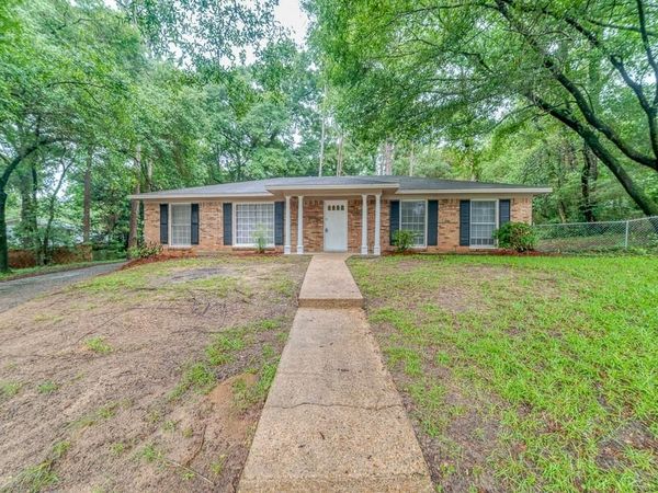 301 Montevallo Court , Mobile, AL 36608