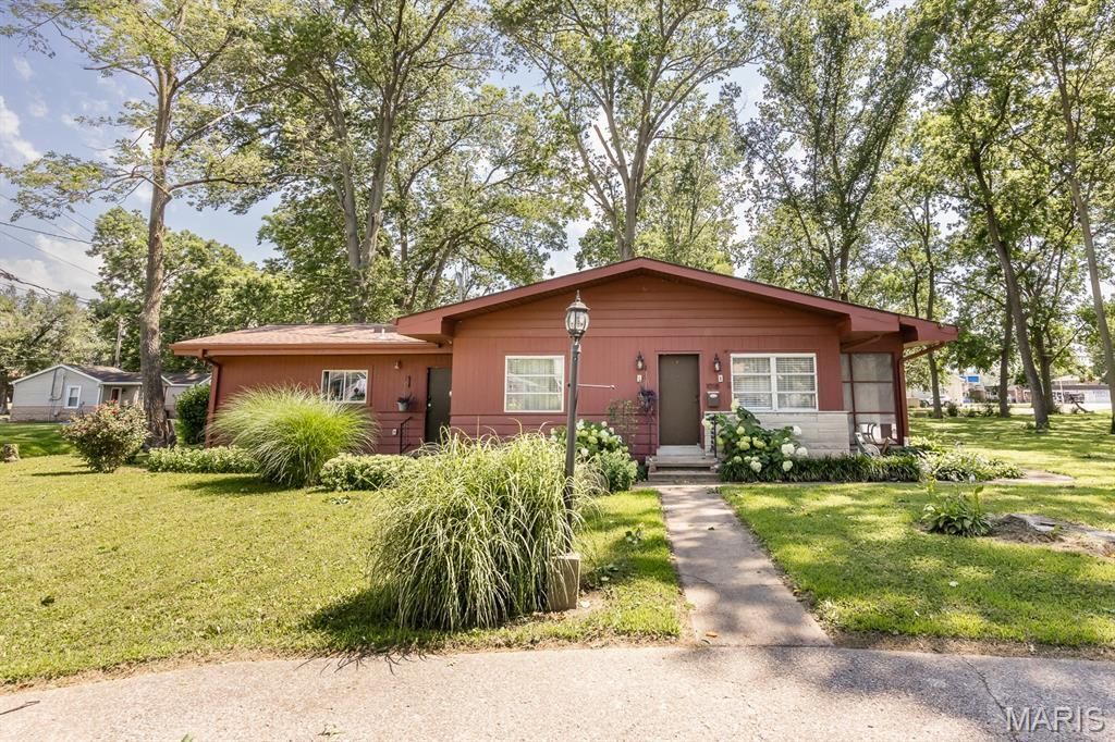 1018 W Green Street , Mascoutah, IL 62258 Main Photo