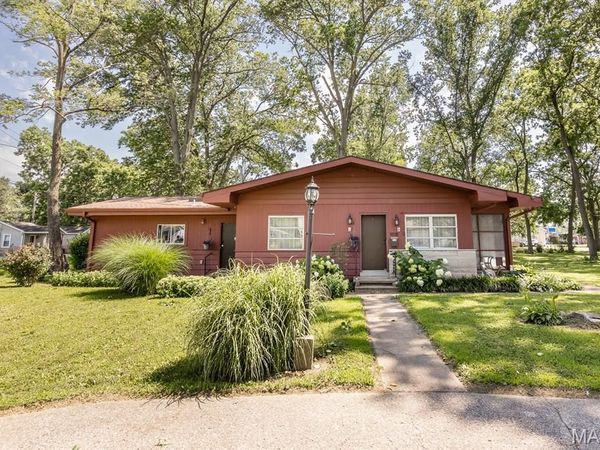 1018 W Green Street , Mascoutah, IL 62258