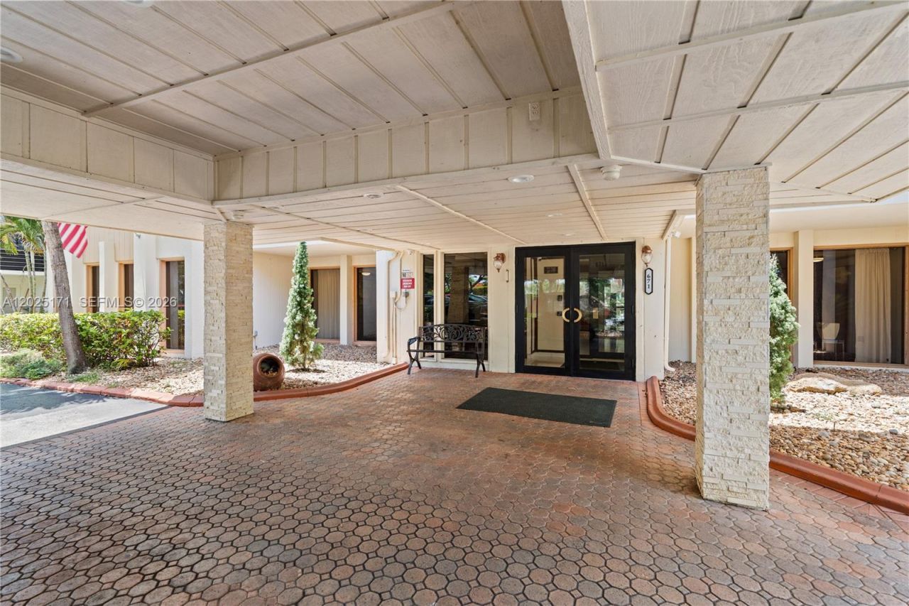 671 NE 195th St , Unit 121E, Miami, FL 33179 Photo