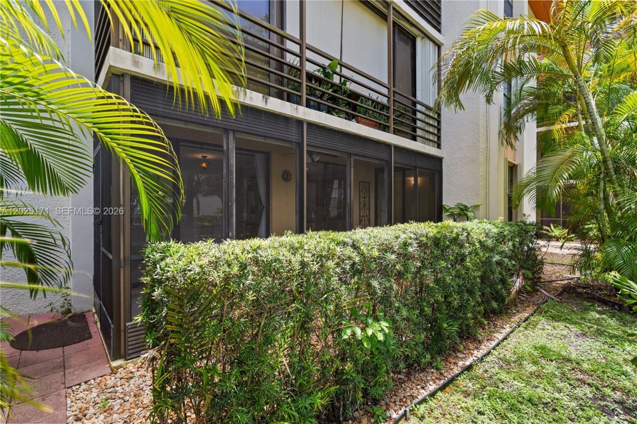 671 NE 195th St , Unit 121E, Miami, FL 33179 Photo