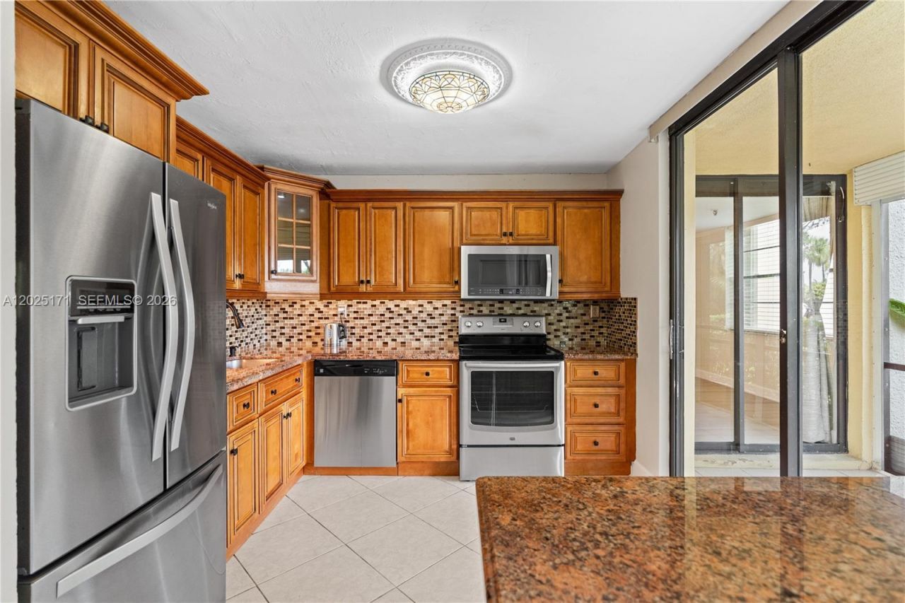 671 NE 195th St , Unit 121E, Miami, FL 33179 Photo