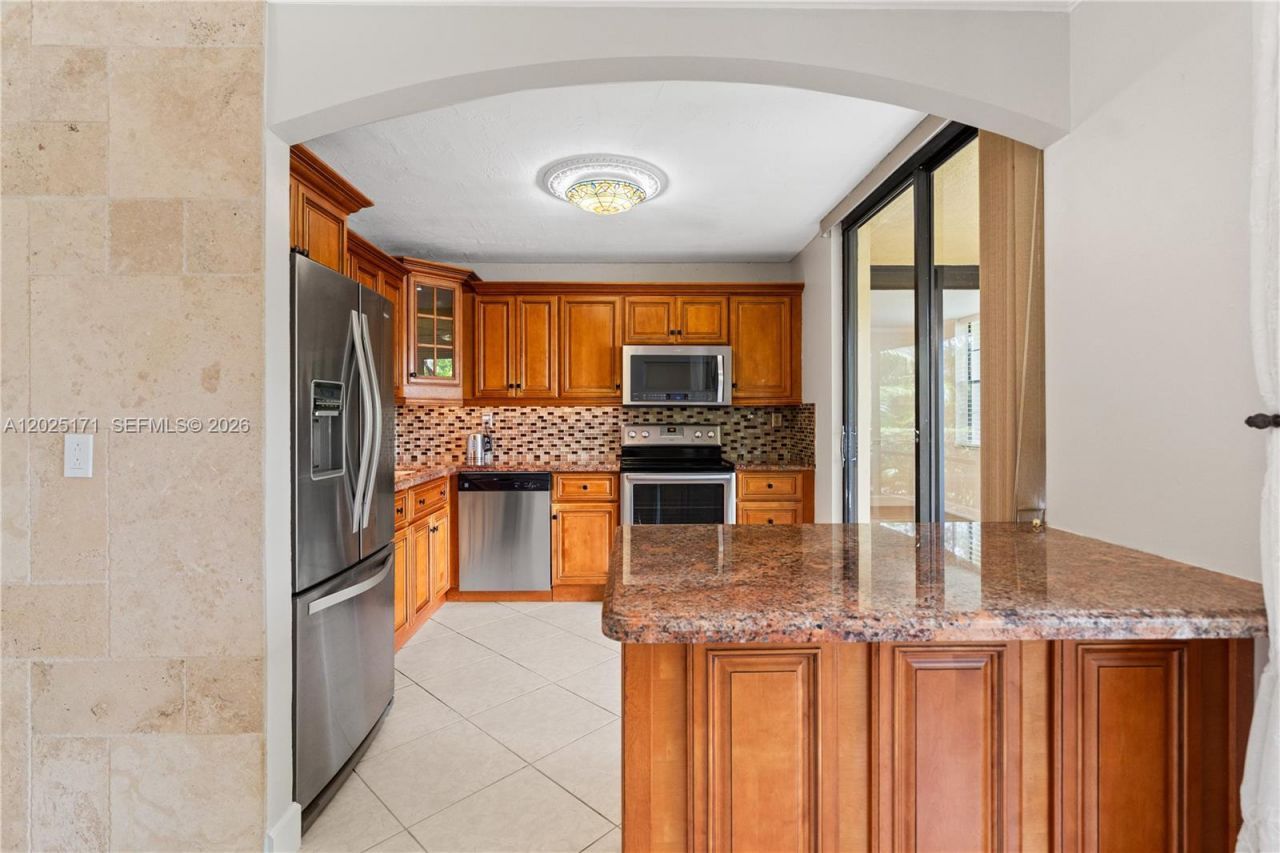 671 NE 195th St , Unit 121E, Miami, FL 33179 Photo