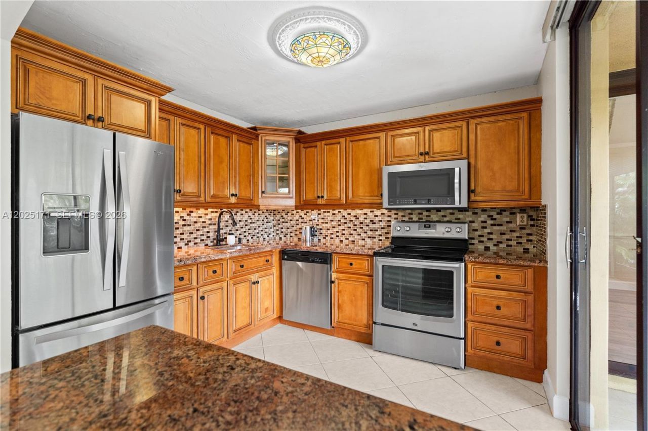 671 NE 195th St , Unit 121E, Miami, FL 33179 Photo