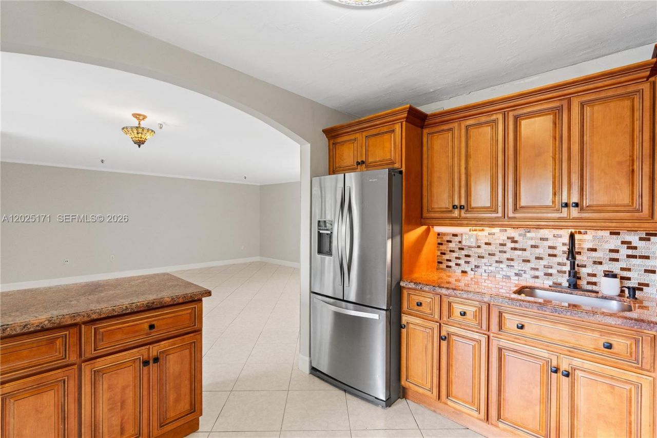 671 NE 195th St , Unit 121E, Miami, FL 33179 Photo