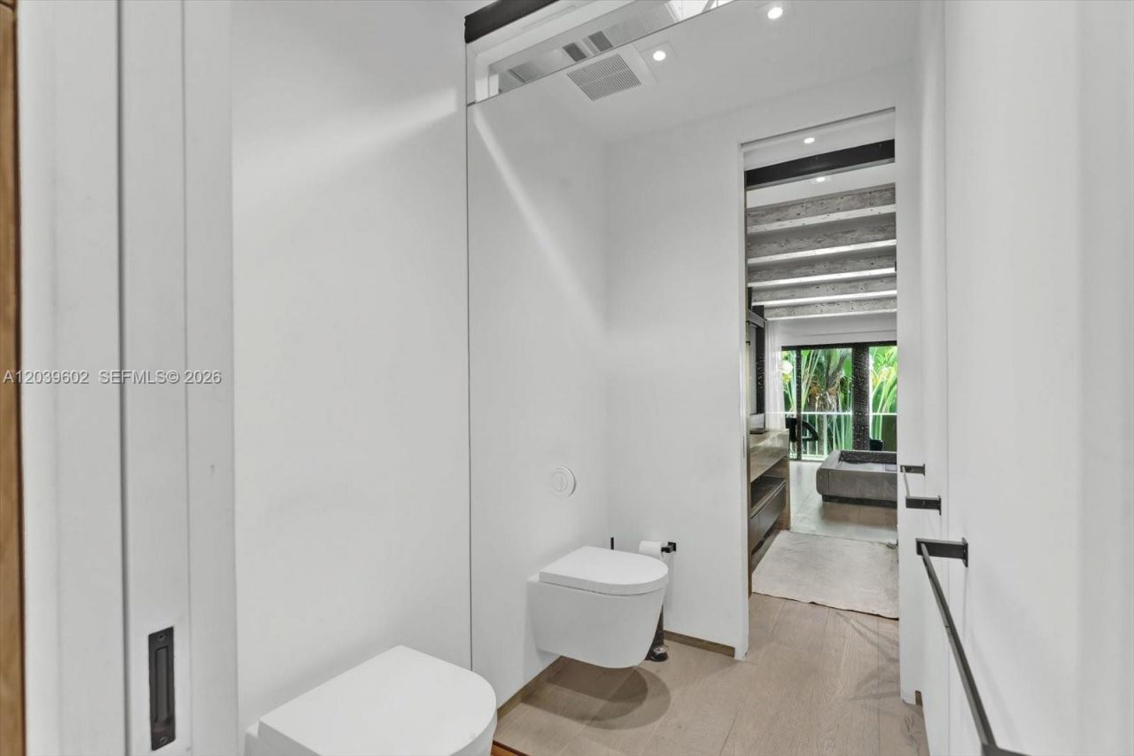 6011 N Bayshore Dr , Unit 8-D, Miami, FL 33137 Photo
