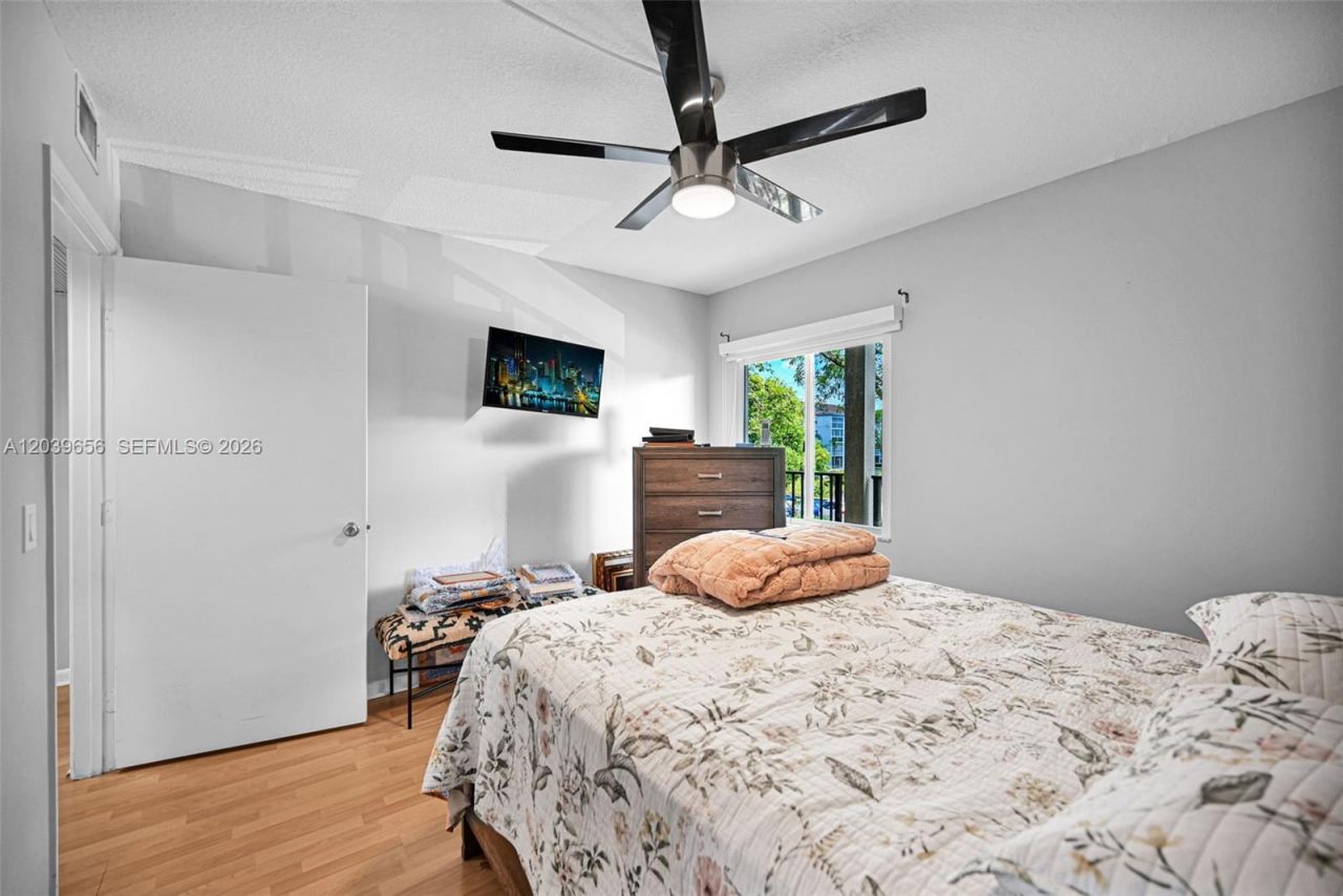 12750 SW 15th St , Unit 204D, Pembroke Pines, FL 33027 Photo