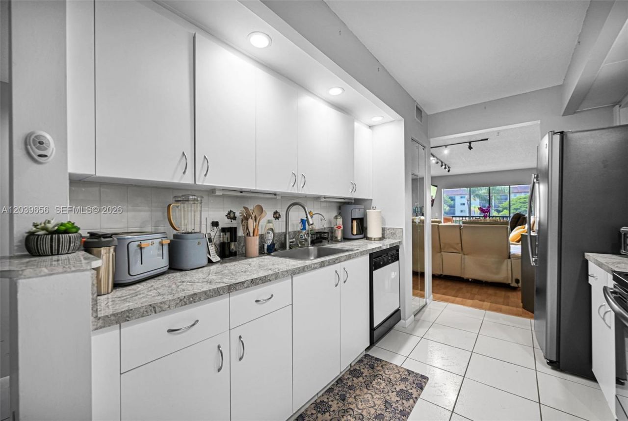 12750 SW 15th St , Unit 204D, Pembroke Pines, FL 33027 Photo