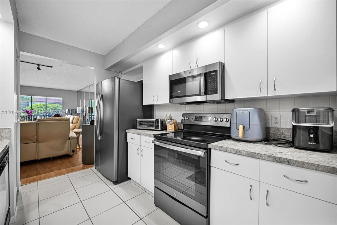 12750 SW 15th St , Unit 204D, Pembroke Pines, FL 33027 Photo