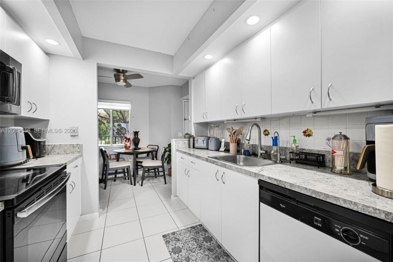 12750 SW 15th St , Unit 204D, Pembroke Pines, FL 33027 Photo