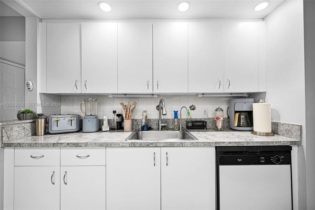 12750 SW 15th St , Unit 204D, Pembroke Pines, FL 33027 Photo