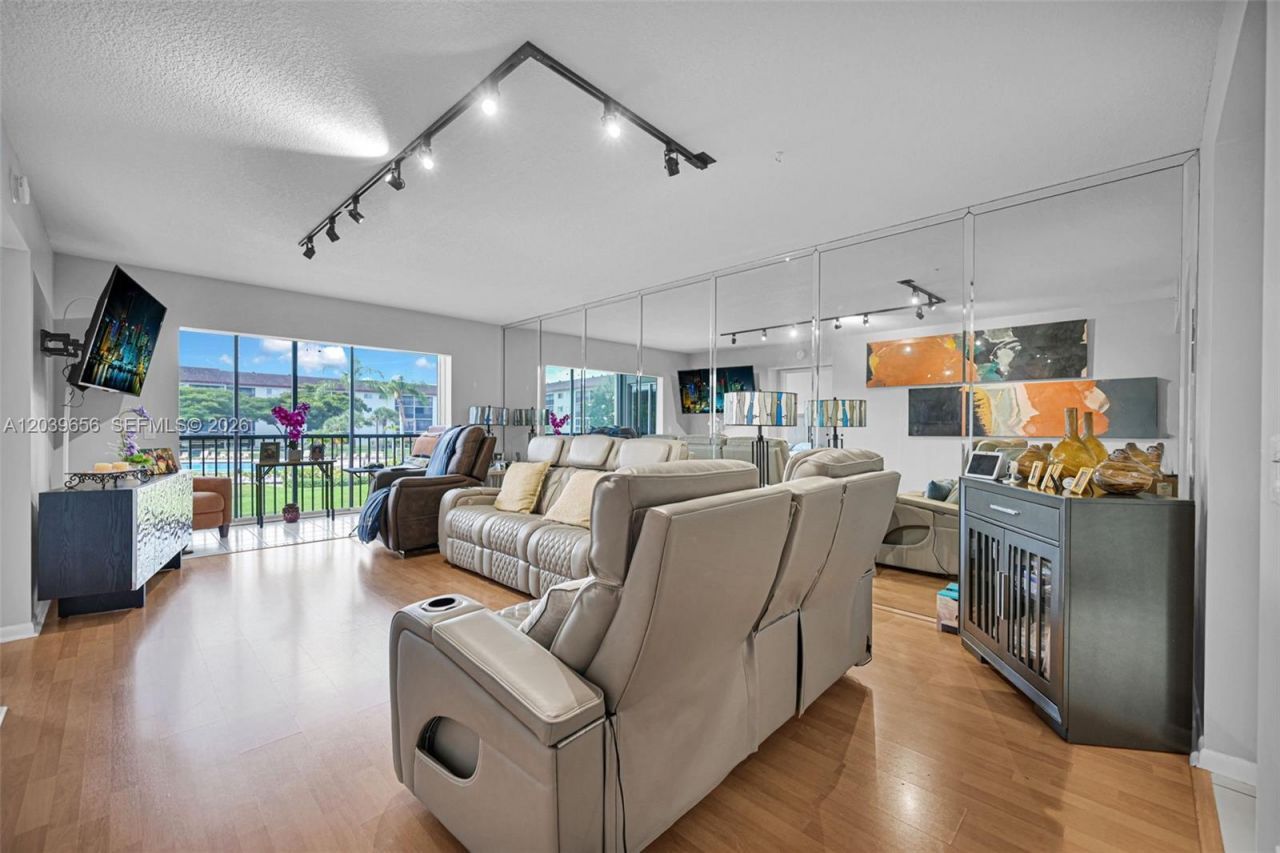 12750 SW 15th St , Unit 204D, Pembroke Pines, FL 33027 Photo