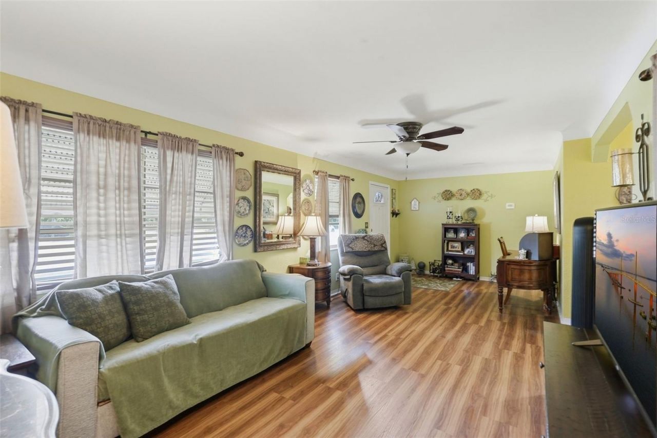 4570 Haines Road N, Saint Petersburg, FL 33714 Photo
