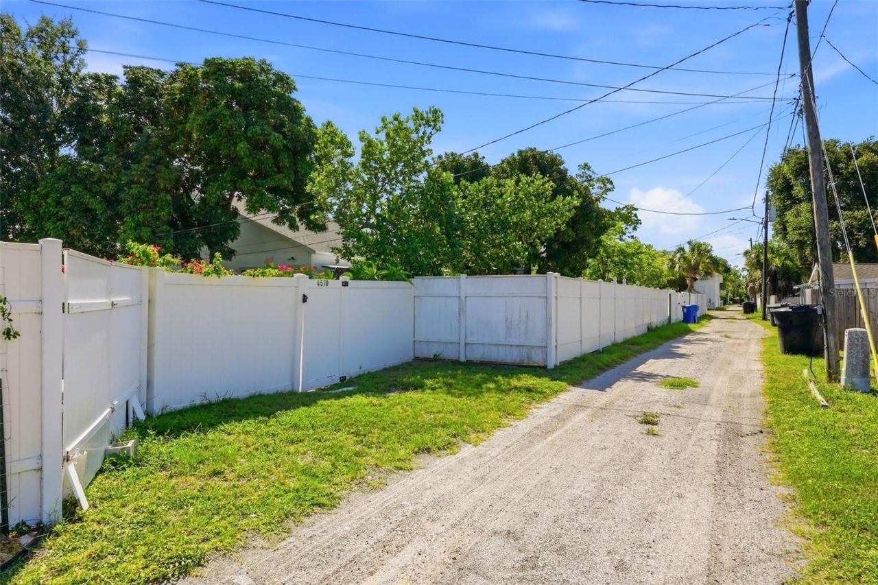 4570 Haines Road N, Saint Petersburg, FL 33714 Photo