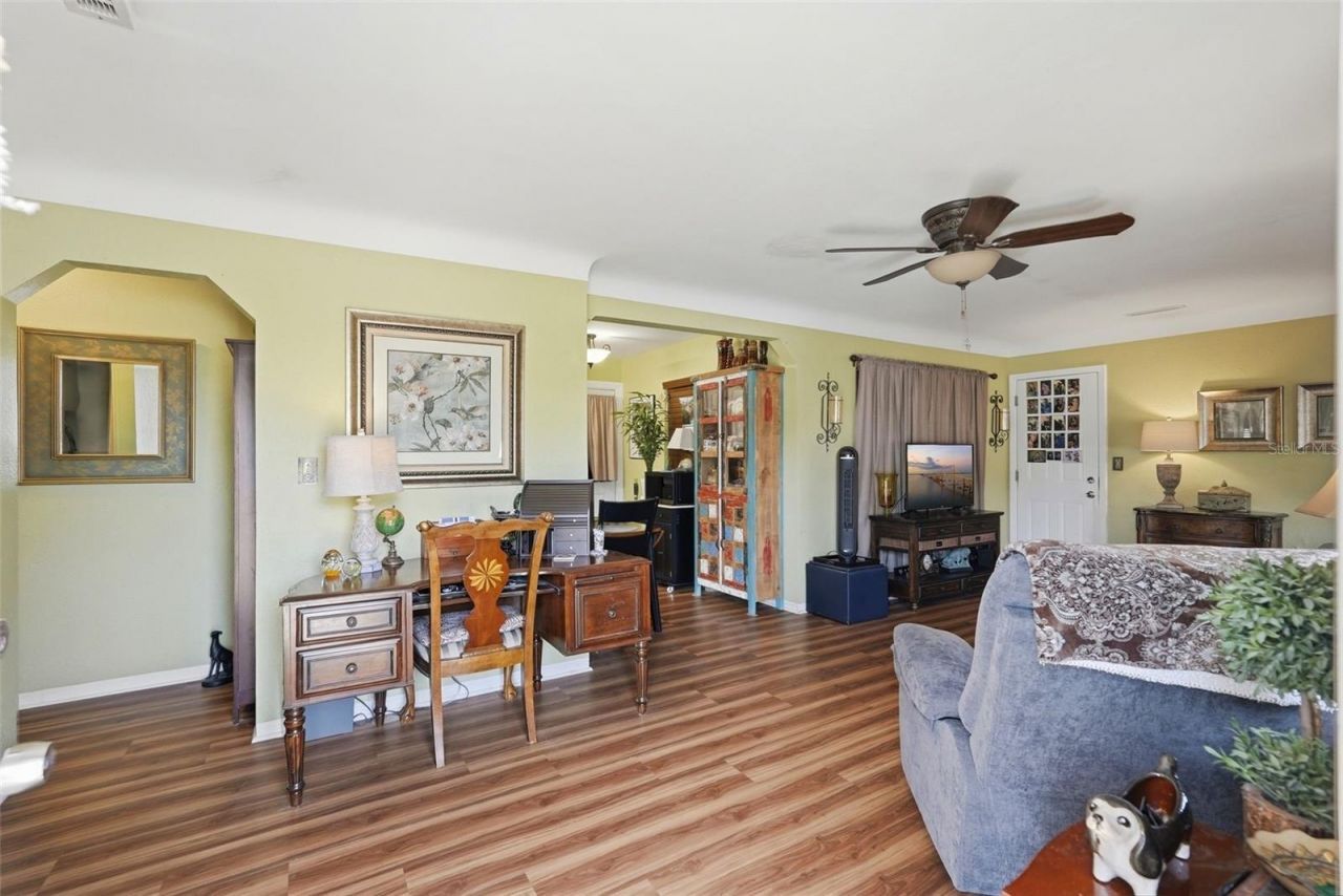 4570 Haines Road N, Saint Petersburg, FL 33714 Photo