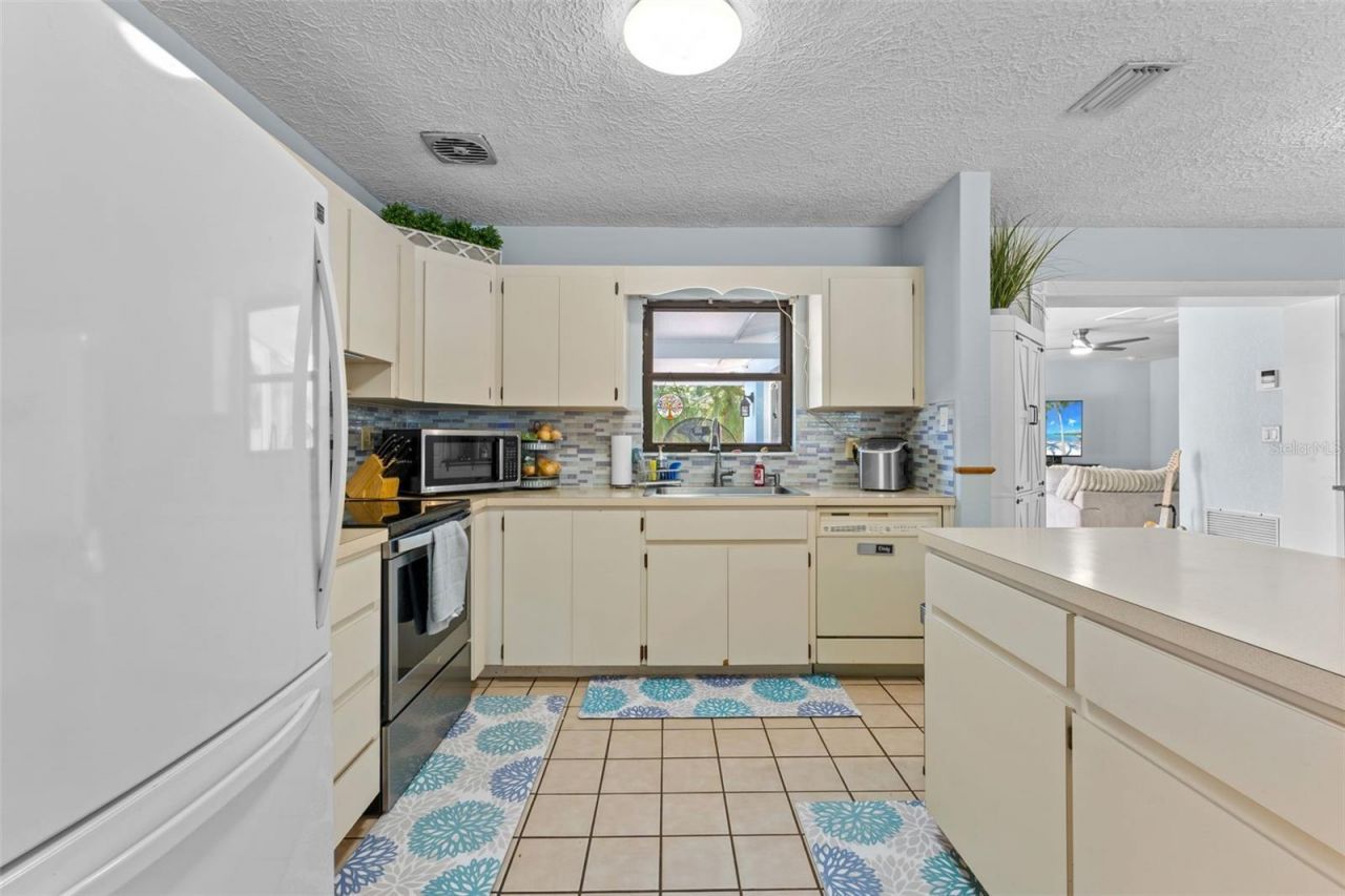 2833 56th Lane N, Saint Petersburg, FL 33710 Photo