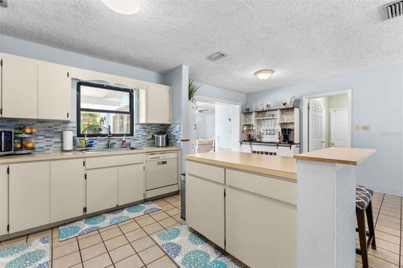 2833 56th Lane N, Saint Petersburg, FL 33710 Photo