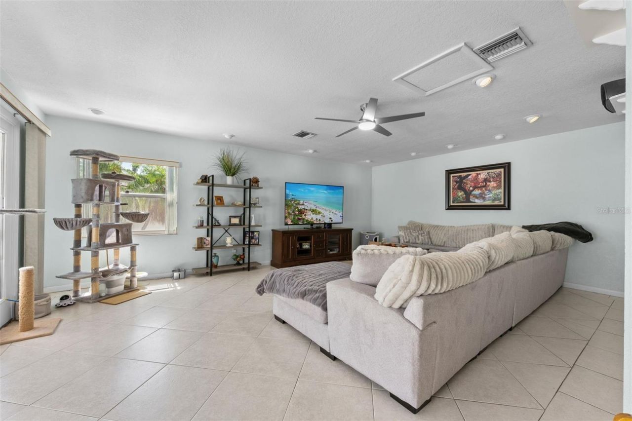 2833 56th Lane N, Saint Petersburg, FL 33710 Photo
