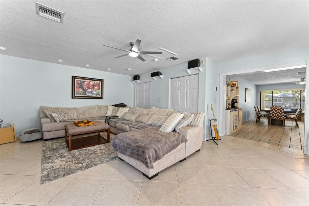 2833 56th Lane N, Saint Petersburg, FL 33710 Photo
