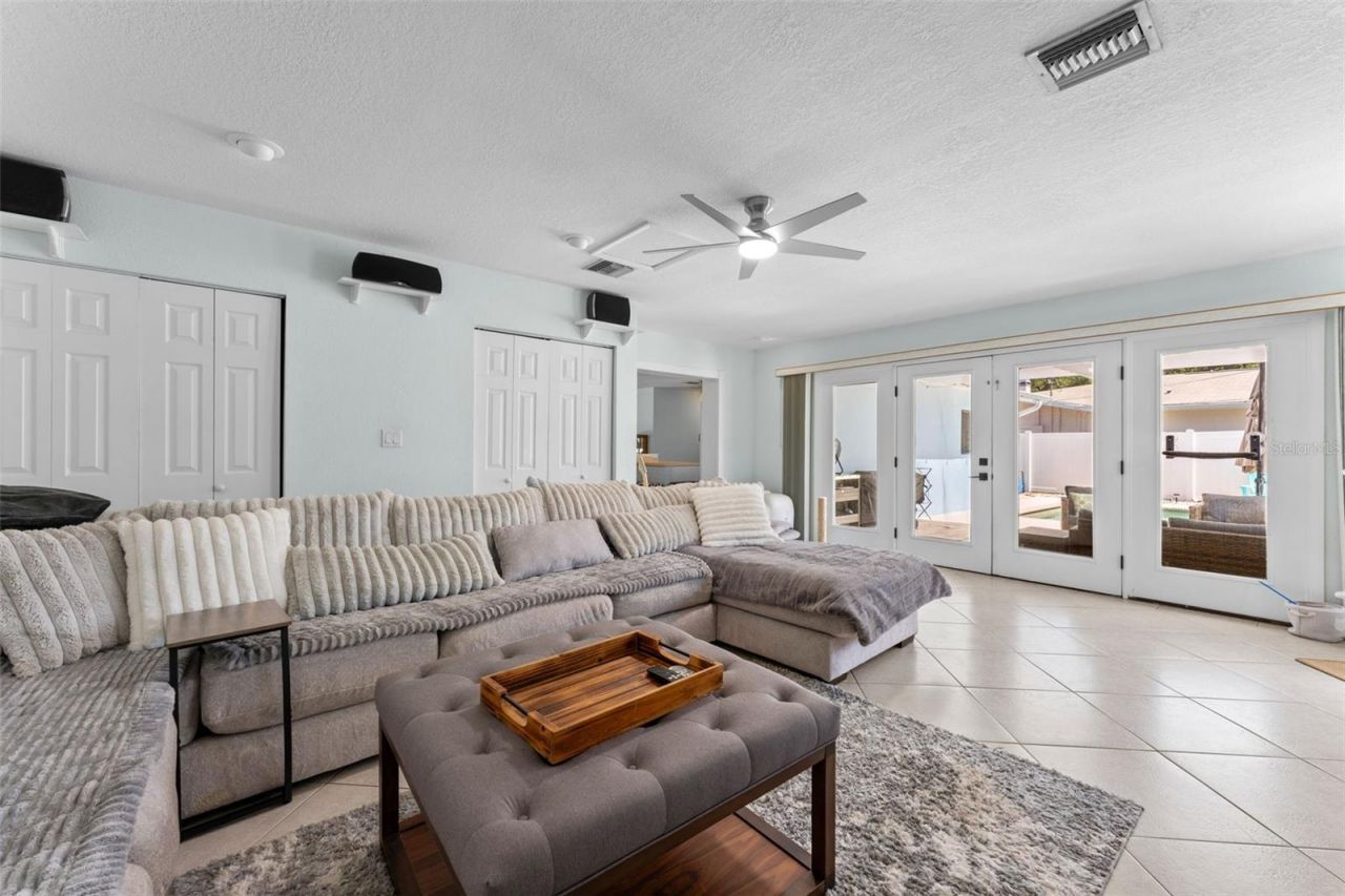 2833 56th Lane N, Saint Petersburg, FL 33710 Photo