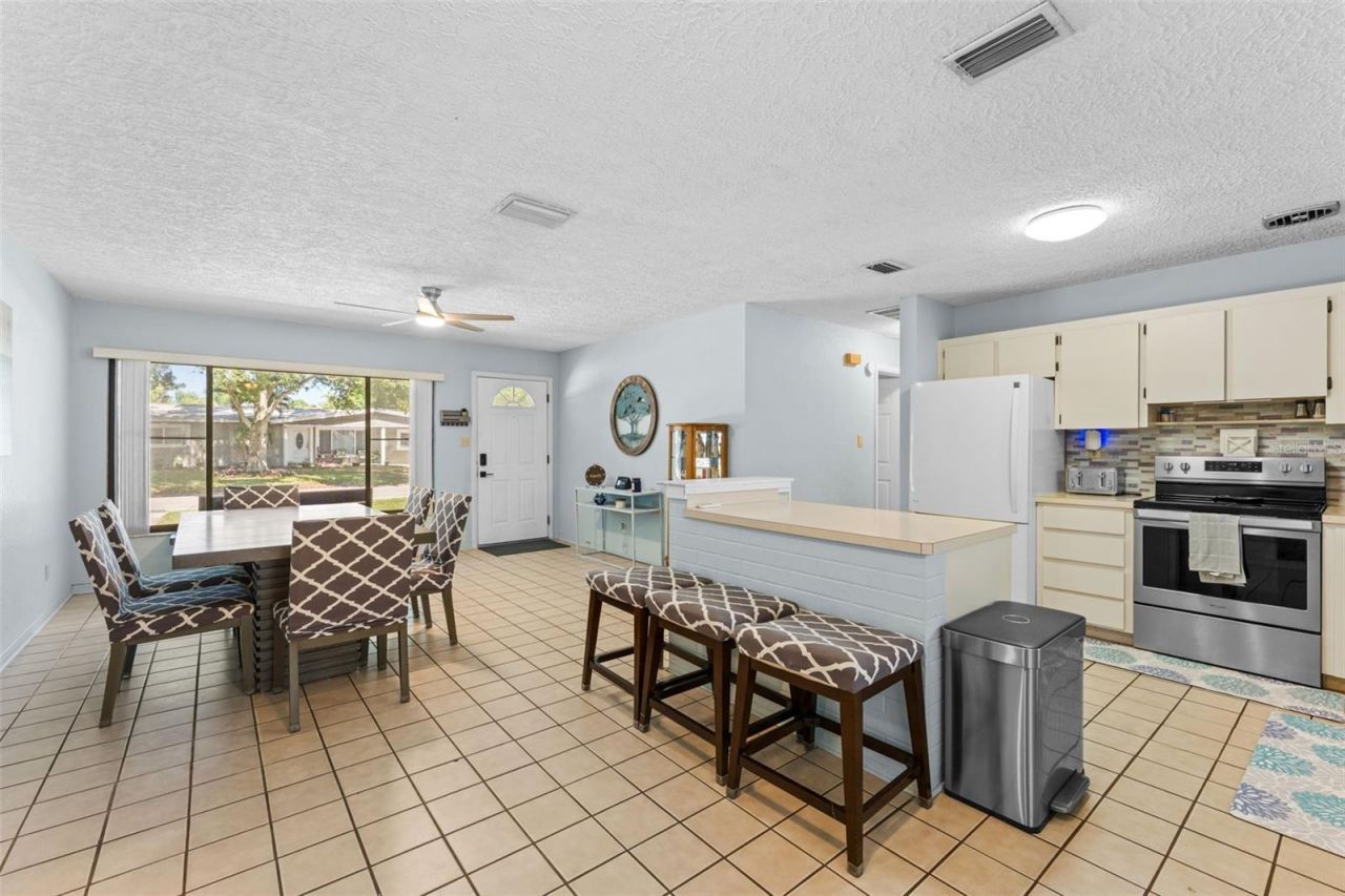 2833 56th Lane N, Saint Petersburg, FL 33710 Photo