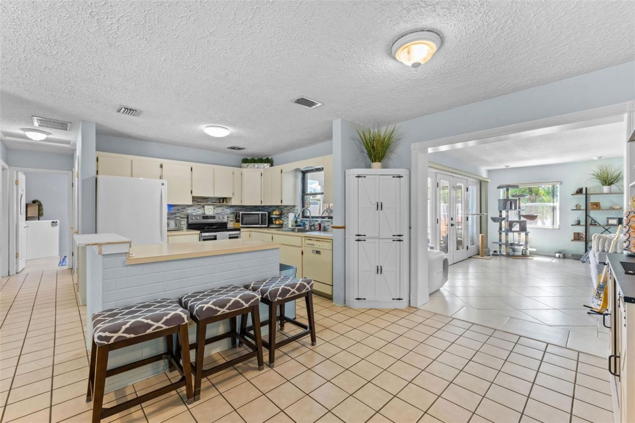 2833 56th Lane N, Saint Petersburg, FL 33710 Photo