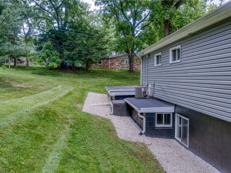 145 Brookdell Drive NW, North Canton, OH 44720 Photo 9