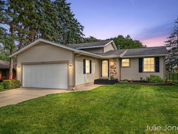 1554 Wakely Street NE, Grand Rapids, MI 49505
