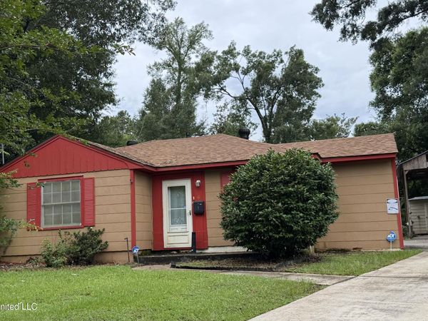 10 S Circle Drive, Natchez, MS 39120