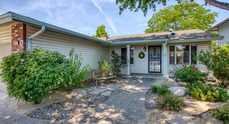 2212 Sycamore Glen Drive, Sparks, NV 89434 Photo