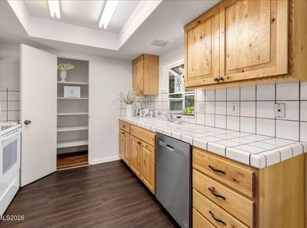 2212 Sycamore Glen Drive, Sparks, NV 89434 Photo