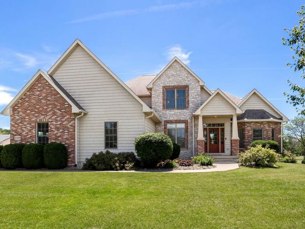 2199 E Lomar Street , Eldridge, IA 52748