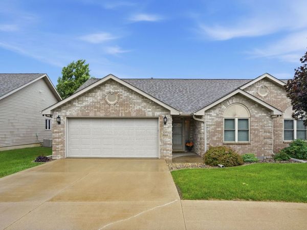 1013 10th Street, De Witt, IA 52742