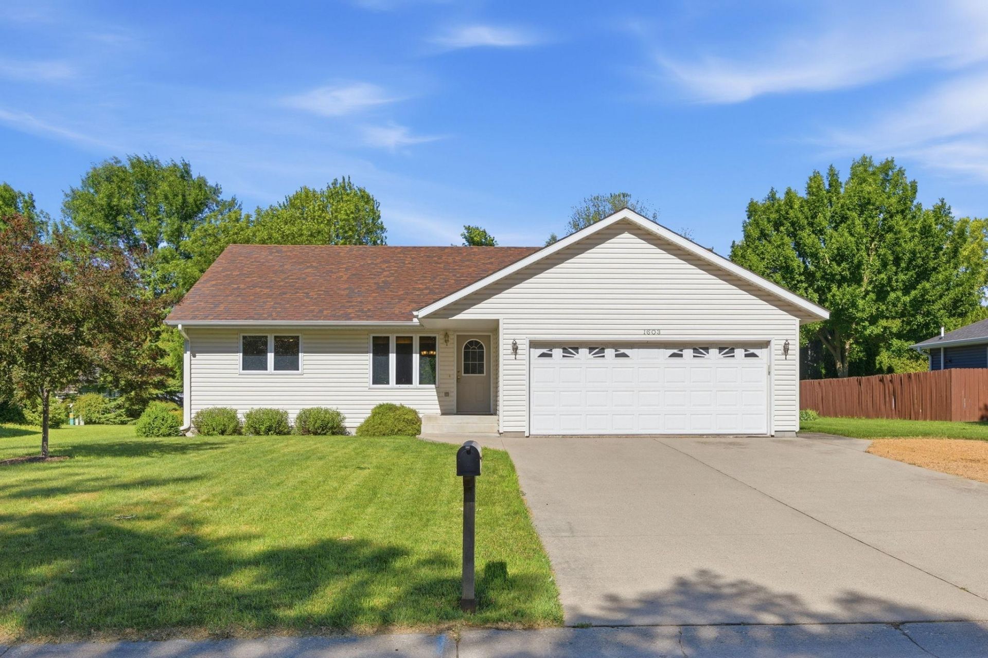 1603 Newton Avenue N, Glencoe, MN 55336