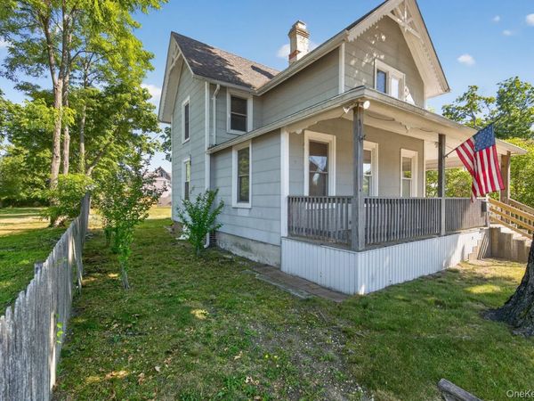 49 Cedar Street , Babylon, NY 11702