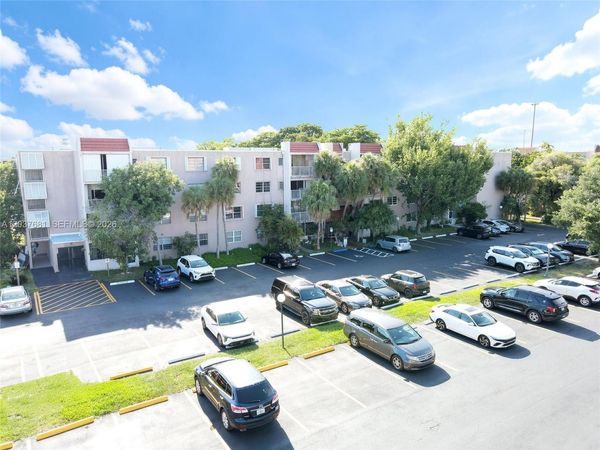 8405 NW 8th St , Unit 204, Miami, FL 33126